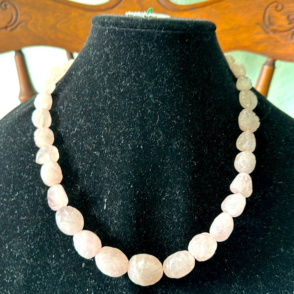 563 carats rose quartz necklace!  Genuine gemstones! 🌸